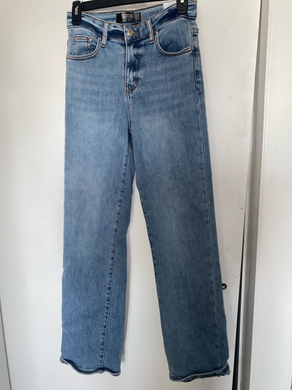 Women’s Straight-Leg Jeans in Light Blue Wash